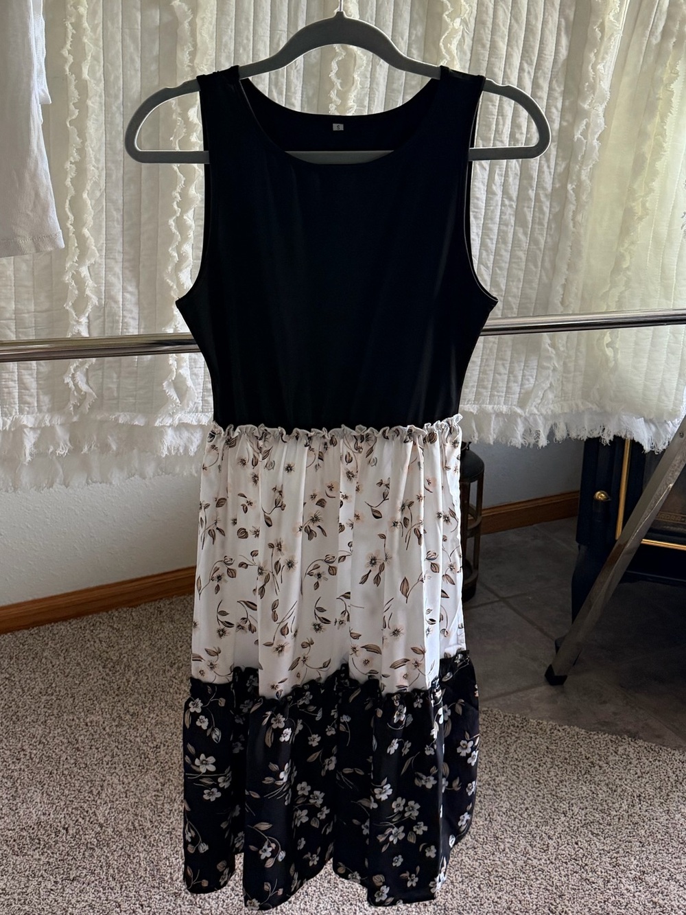 Women’s Black & White Floral Tiered Dress
